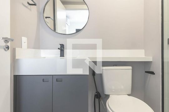 Banheiro de apartamento para alugar com 1 quarto, 26m² em Campo Belo, São Paulo
