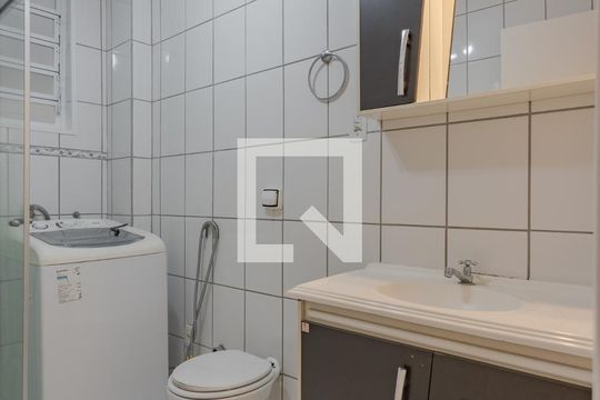Banheiro de apartamento para alugar com 1 quarto, 47m² em Bom Fim, Porto Alegre