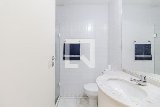 Banheiro de kitnet/studio para alugar com 1 quarto, 30m² em Pinheiros, São Paulo