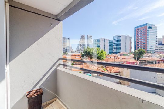 Varanda de kitnet/studio para alugar com 1 quarto, 30m² em Pinheiros, São Paulo