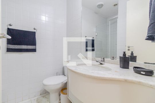 Banheiro de kitnet/studio para alugar com 1 quarto, 30m² em Pinheiros, São Paulo