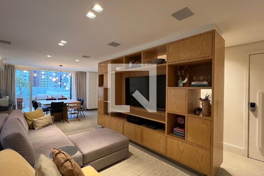 Sala de TV de apartamento à venda com 4 quartos, 207m² em Paraíso, São Paulo