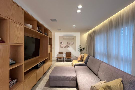 Sala de TV de apartamento à venda com 4 quartos, 207m² em Paraíso, São Paulo