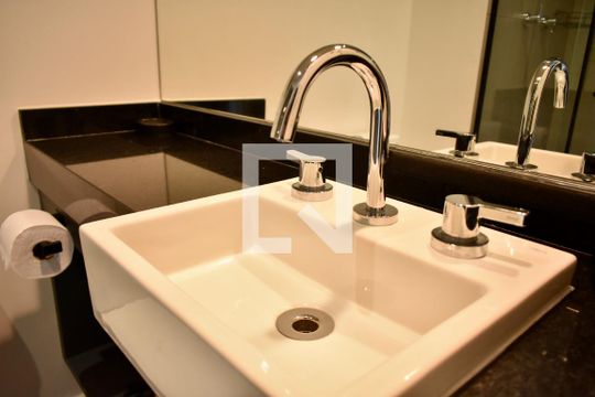 Banheiro de kitnet/studio à venda com 1 quarto, 25m² em Vila Clementino, São Paulo
