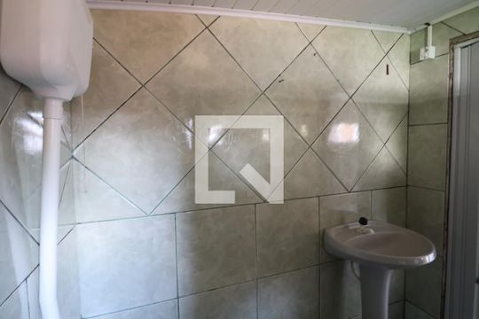 Banheiro de casa à venda com 2 quartos, 60m² em Estância Velha, Canoas