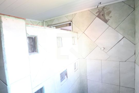 Banheiro de casa à venda com 2 quartos, 60m² em Estância Velha, Canoas