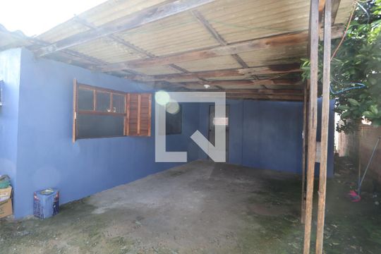 Garagem de casa à venda com 2 quartos, 60m² em Estância Velha, Canoas