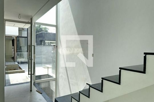 Casa à venda com 4 quartos, 450m² em Campo Belo, São Paulo