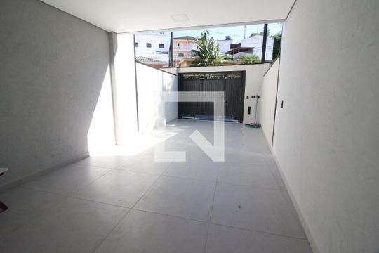 Garagem de casa à venda com 3 quartos, 115m² em Bela Vista, Osasco