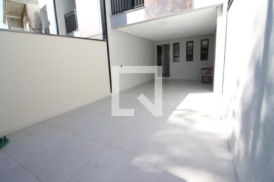 Garagem de casa à venda com 3 quartos, 115m² em Bela Vista, Osasco