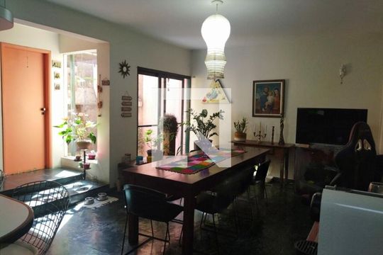 Casa à venda com 5 quartos, 300m² em Jardim Prudência, São Paulo