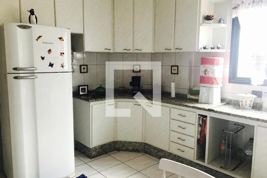 Cozinha  de apartamento para alugar com 3 quartos, 120m² em Vila Tupi, Praia Grande