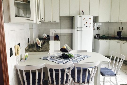 Cozinha  de apartamento para alugar com 3 quartos, 120m² em Vila Tupi, Praia Grande