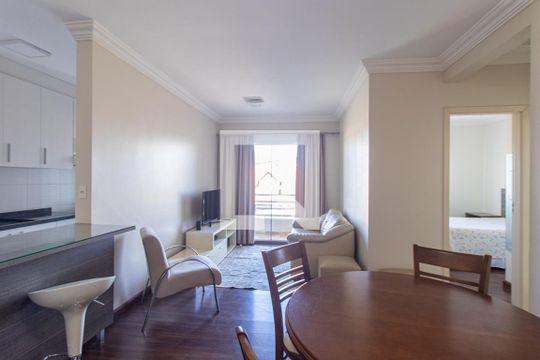 Sala de apartamento para alugar com 2 quartos, 59m² em Novo Mundo, Curitiba