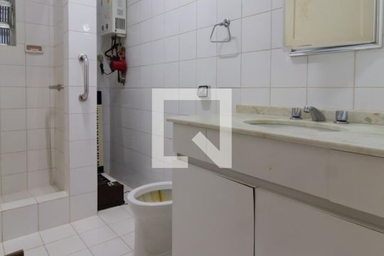 Banheiro social 1 de apartamento para alugar com 3 quartos, 293m² em Jardim Botânico, Rio de Janeiro