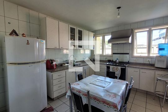 Cozinha de casa para alugar com 3 quartos, 1000m² em Ingá, Betim