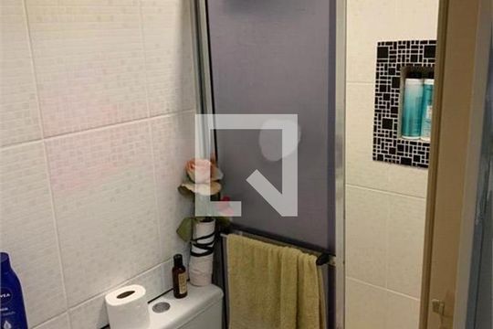 Casa à venda com 5 quartos, 180m² em Vila Carmosina, São Paulo