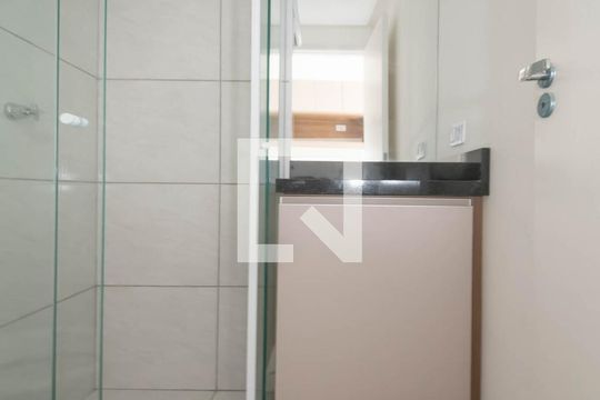 Banheiro de kitnet/studio à venda com 1 quarto, 16m² em Vila Guarani (zona Sul), São Paulo