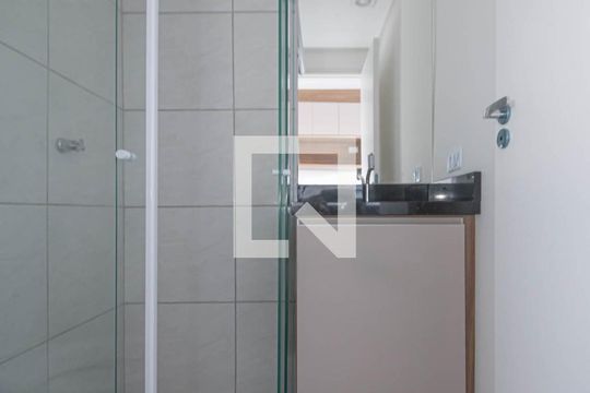 Banheiro de kitnet/studio à venda com 1 quarto, 16m² em Vila Guarani (zona Sul), São Paulo