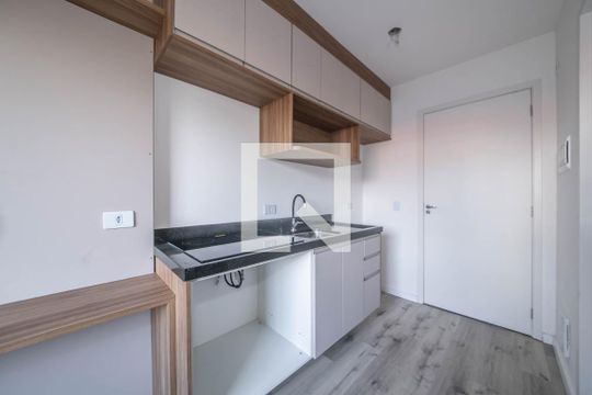 Cozinha de kitnet/studio para alugar com 1 quarto, 17m² em Vila Guarani (zona Sul), São Paulo