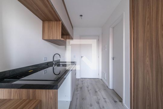 Cozinha de kitnet/studio para alugar com 1 quarto, 17m² em Vila Guarani (zona Sul), São Paulo