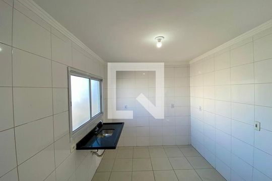 Cozinha de apartamento para alugar com 1 quarto, 45m² em Guilhermina, Praia Grande
