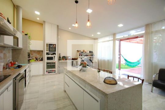 Cozinha de casa à venda com 4 quartos, 384m² em Sagrada Família, Belo Horizonte