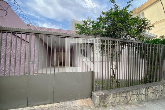 Fachada de casa à venda com 4 quartos, 384m² em Sagrada Família, Belo Horizonte