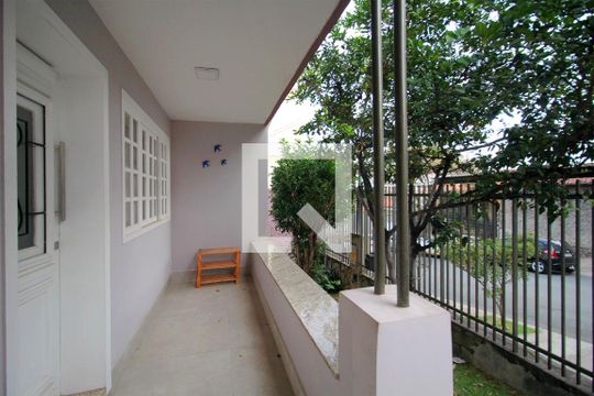 Varanda frontal de casa à venda com 4 quartos, 384m² em Sagrada Família, Belo Horizonte