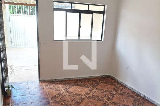Casa à venda com 1 quarto, 100m² em Jardim Laguna, Contagem