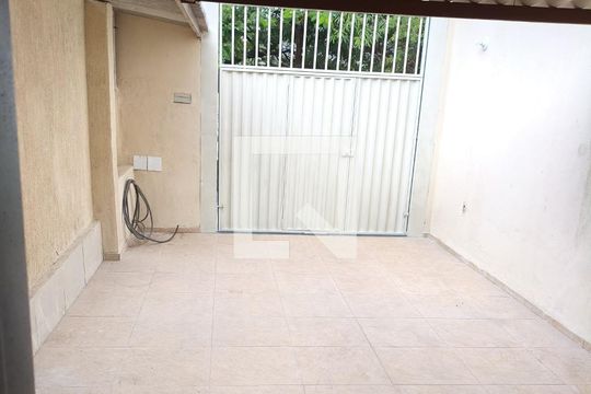 Garagem de casa à venda com 1 quarto, 100m² em Jardim Laguna, Contagem