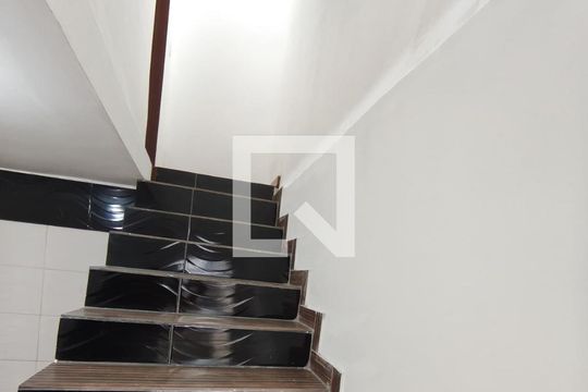 Escada de casa à venda com 1 quarto, 100m² em Jardim Laguna, Contagem
