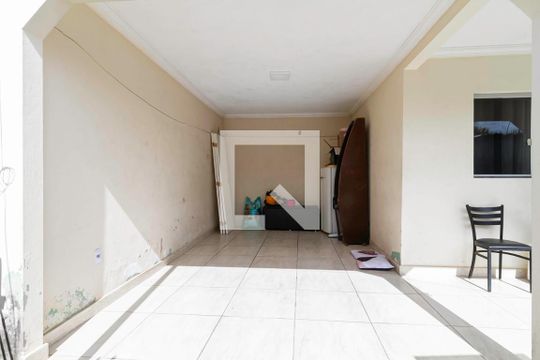 Garagem de casa à venda com 4 quartos, 360m² em Bom Jesus, Contagem