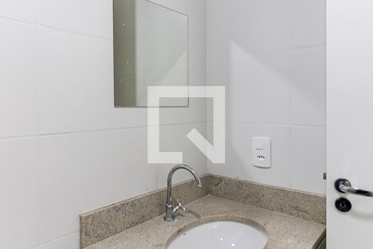 Banheiro de apartamento para alugar com 2 quartos, 69m² em Vila Água Funda, São Paulo