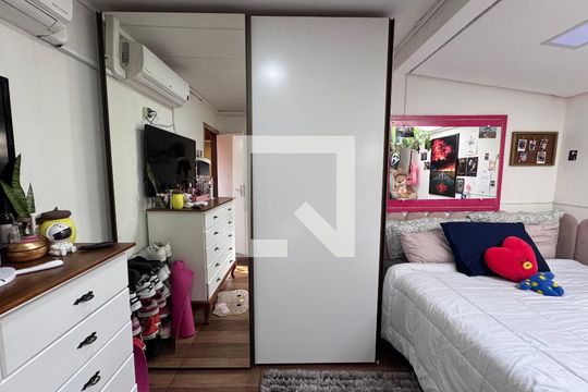 Quarto de casa à venda com 2 quartos, 80m² em Feitoria, São Leopoldo