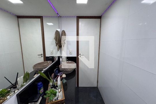 Banheiro de casa à venda com 2 quartos, 80m² em Feitoria, São Leopoldo