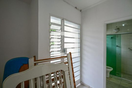 Corredor de casa para alugar com 3 quartos, 200m² em Vila Progredior, São Paulo