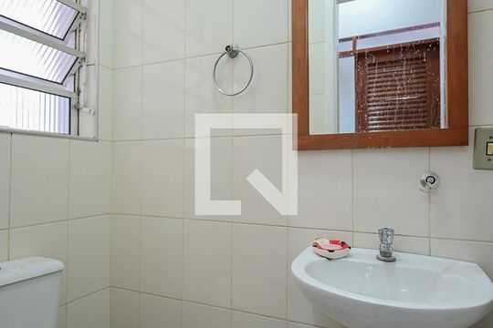 Lavabo de casa para alugar com 3 quartos, 200m² em Vila Progredior, São Paulo