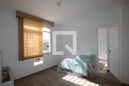 Sala de apartamento para alugar com 2 quartos, 50m² em Vila Valqueire, Rio de Janeiro