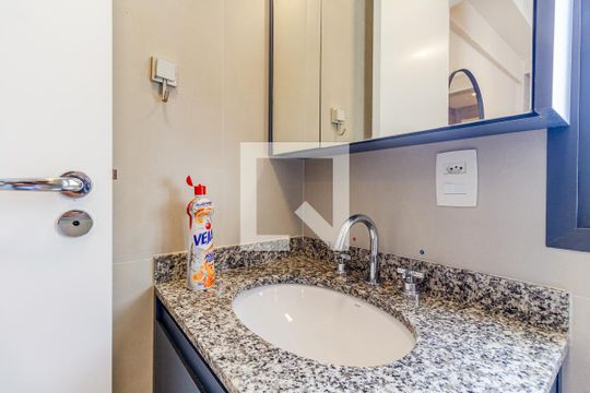Banheiro de apartamento à venda com 1 quarto, 27m² em Jardim Paulista, São Paulo