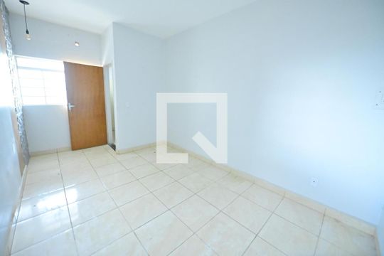 Sala de apartamento para alugar com 2 quartos, 130m² em Setor Urias Magalhães, Goiânia