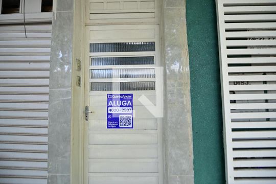 Placa de apartamento para alugar com 2 quartos, 130m² em Setor Urias Magalhães, Goiânia