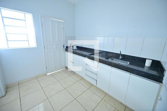 Cozinha de apartamento para alugar com 2 quartos, 130m² em Setor Urias Magalhães, Goiânia