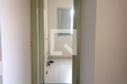 Corredor de apartamento à venda com 2 quartos, 55m² em Vila Mangalot, São Paulo