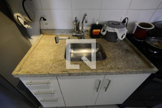 Cozinha de apartamento para alugar com 2 quartos, 37m² em Liberdade, São Paulo