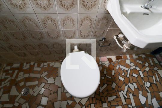 Banheiro de kitnet/studio para alugar com 1 quarto, 18m² em Santana, São Paulo
