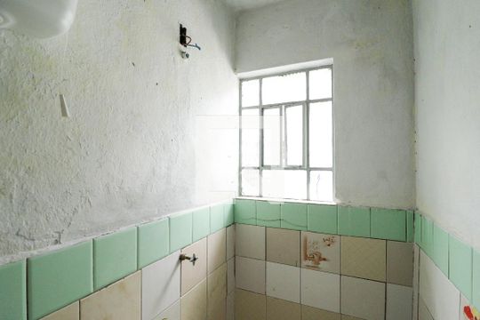 Banheiro de kitnet/studio para alugar com 1 quarto, 18m² em Santana, São Paulo