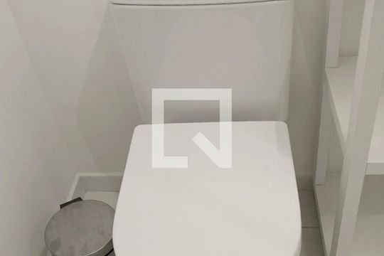 Banheiro de kitnet/studio à venda com 1 quarto, 33m² em Pinheiros, São Paulo