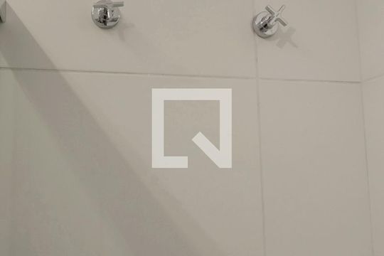 Banheiro de kitnet/studio à venda com 1 quarto, 33m² em Pinheiros, São Paulo