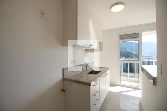 Cozinha de apartamento para alugar com 2 quartos, 82m² em Camorim, Rio de Janeiro